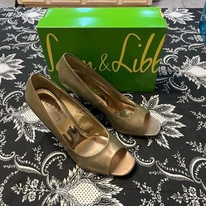 Gold open toe pumps, size 10